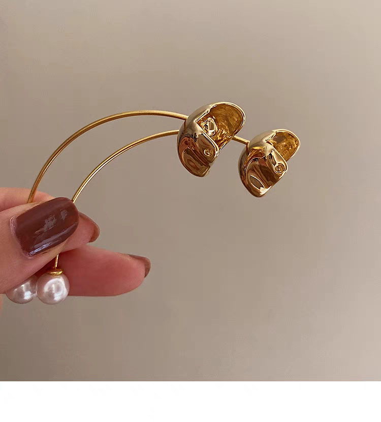 Perfect arc pearl with lily earrings