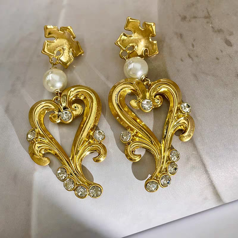 Heart with pearl and simulate diamond setting distress vintage style earrings