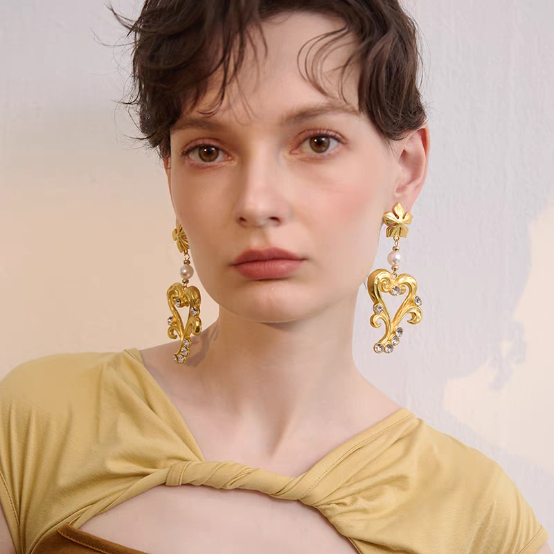 Heart with pearl and simulate diamond setting distress vintage style earrings