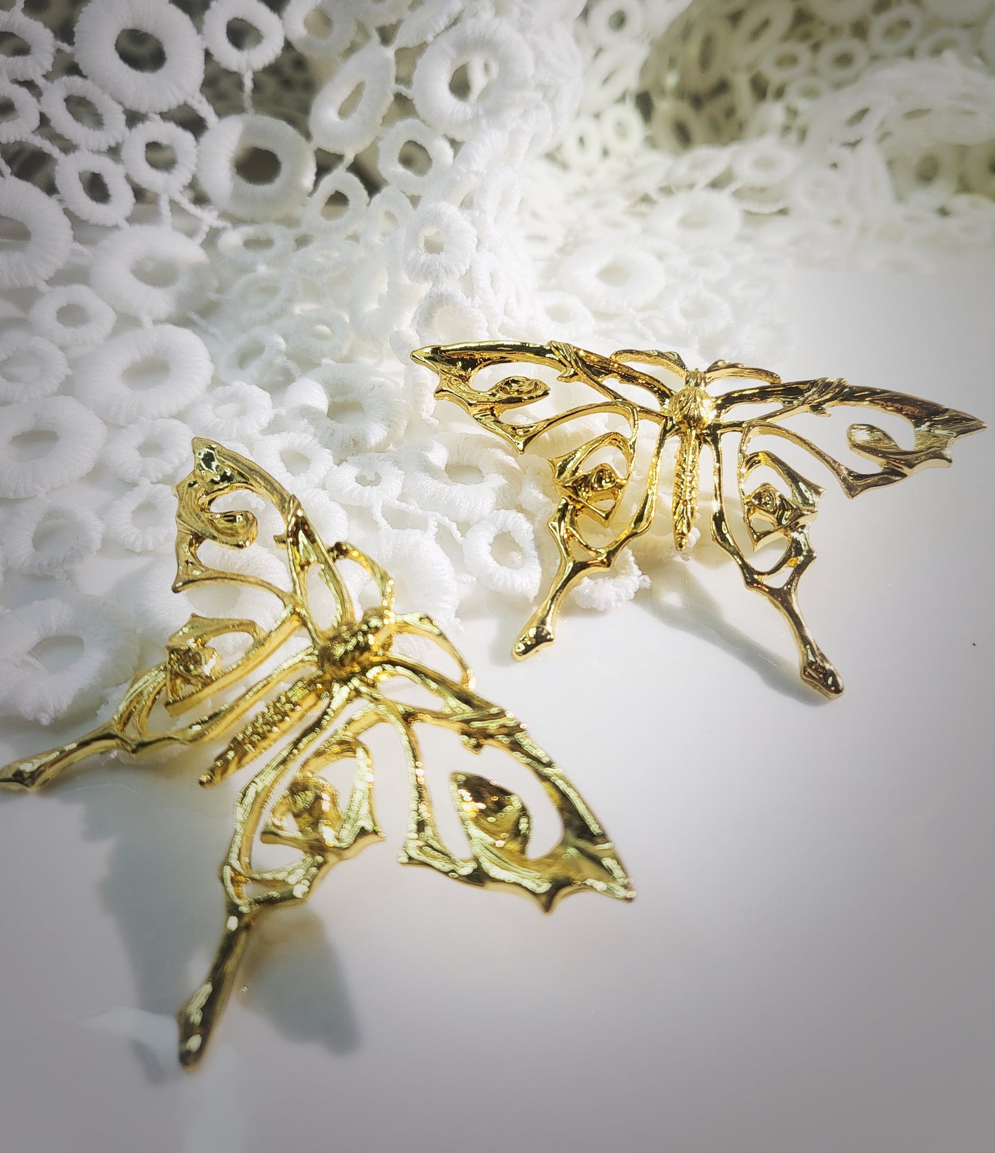 Planted gold butterfly earring