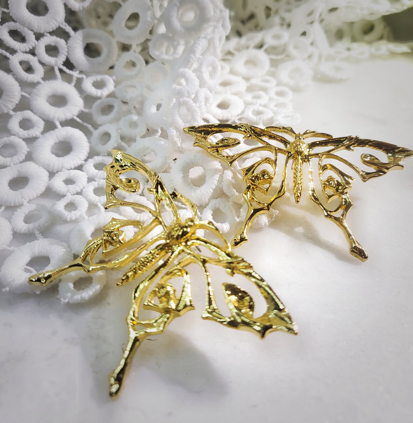 Planted gold butterfly earring