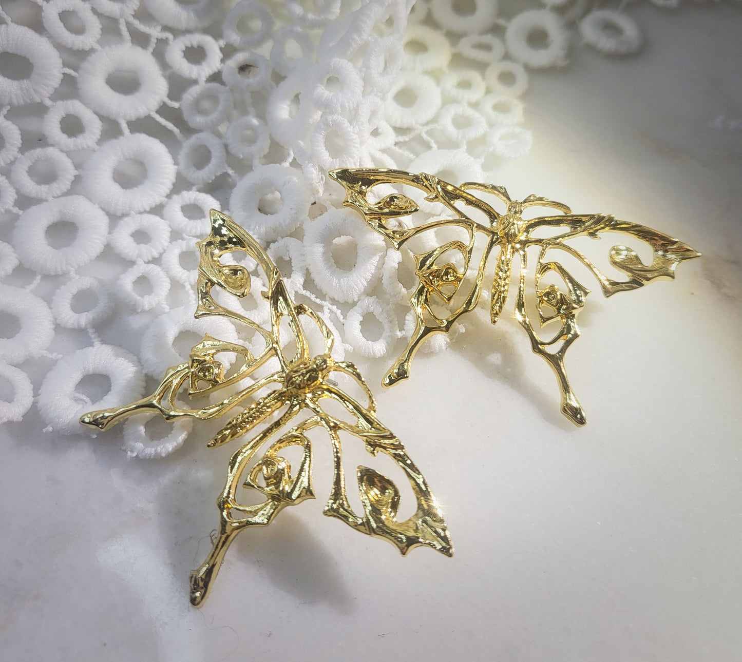 Planted gold butterfly earring