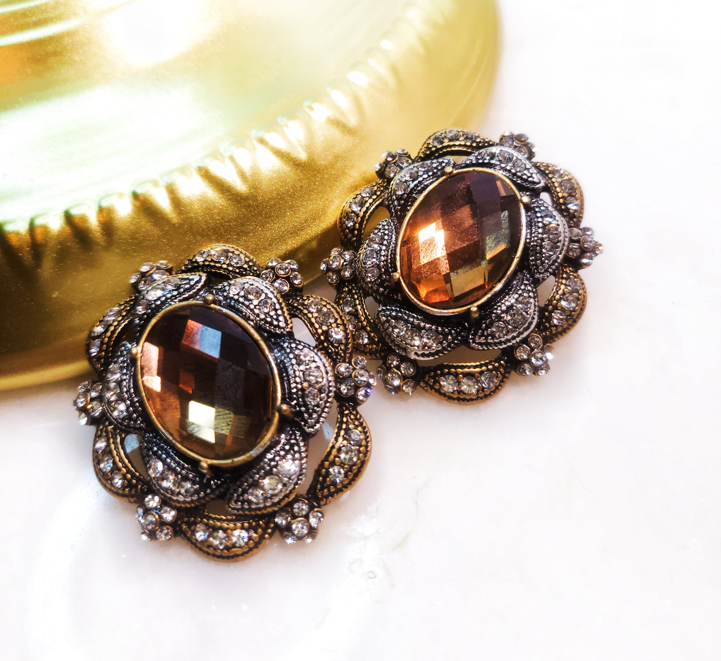 Elegant flower shape classic vintage style shining brown stone earrings