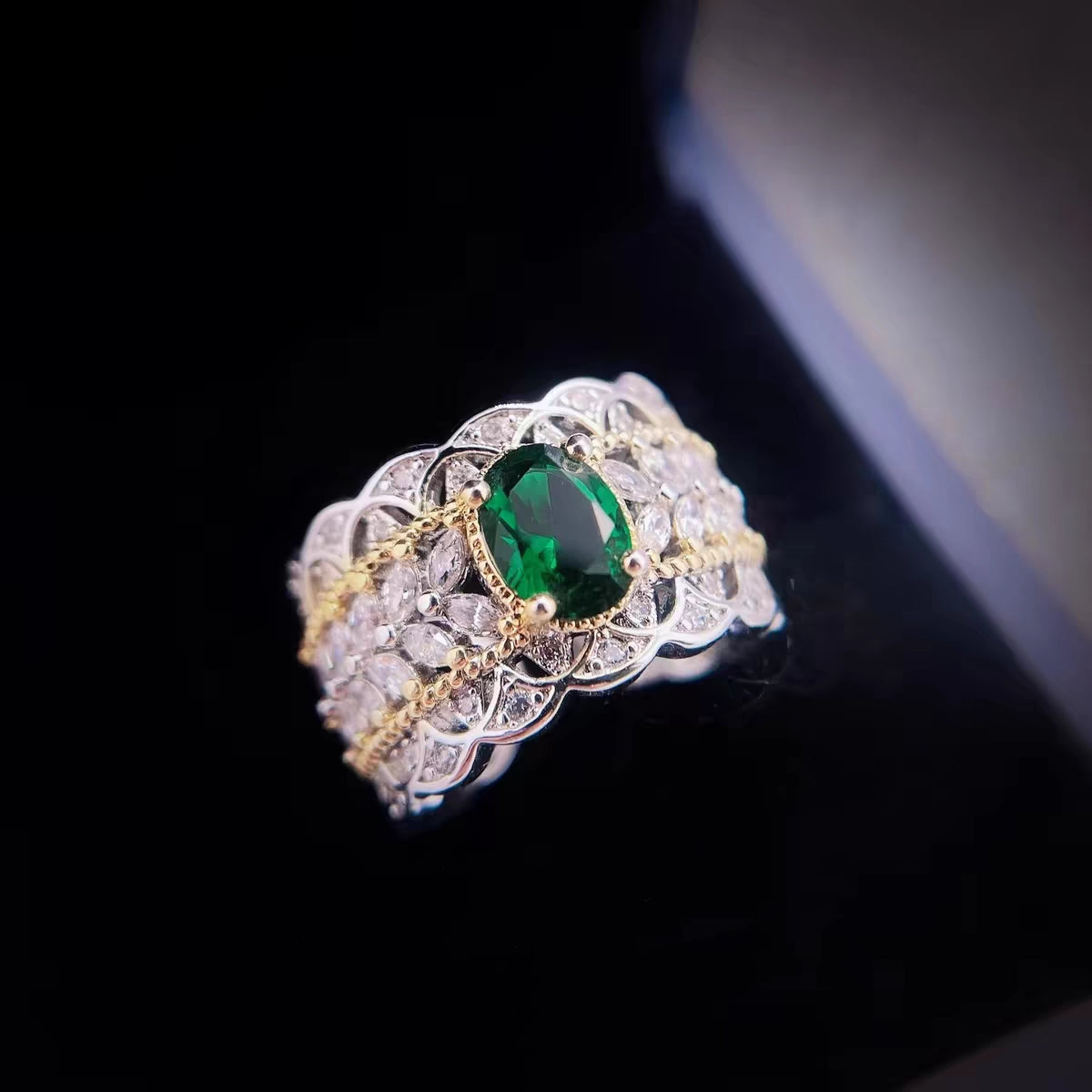 Buccellati style emerald colored lace looking full rhinestones in brass setting ring