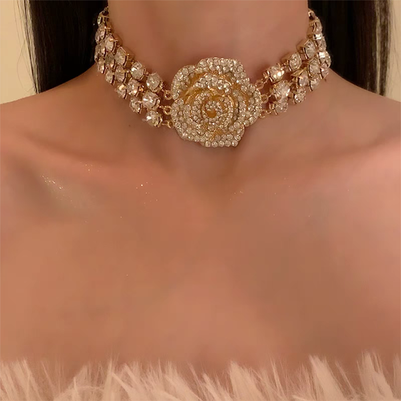 Full rhinestones setting rose three layer choker