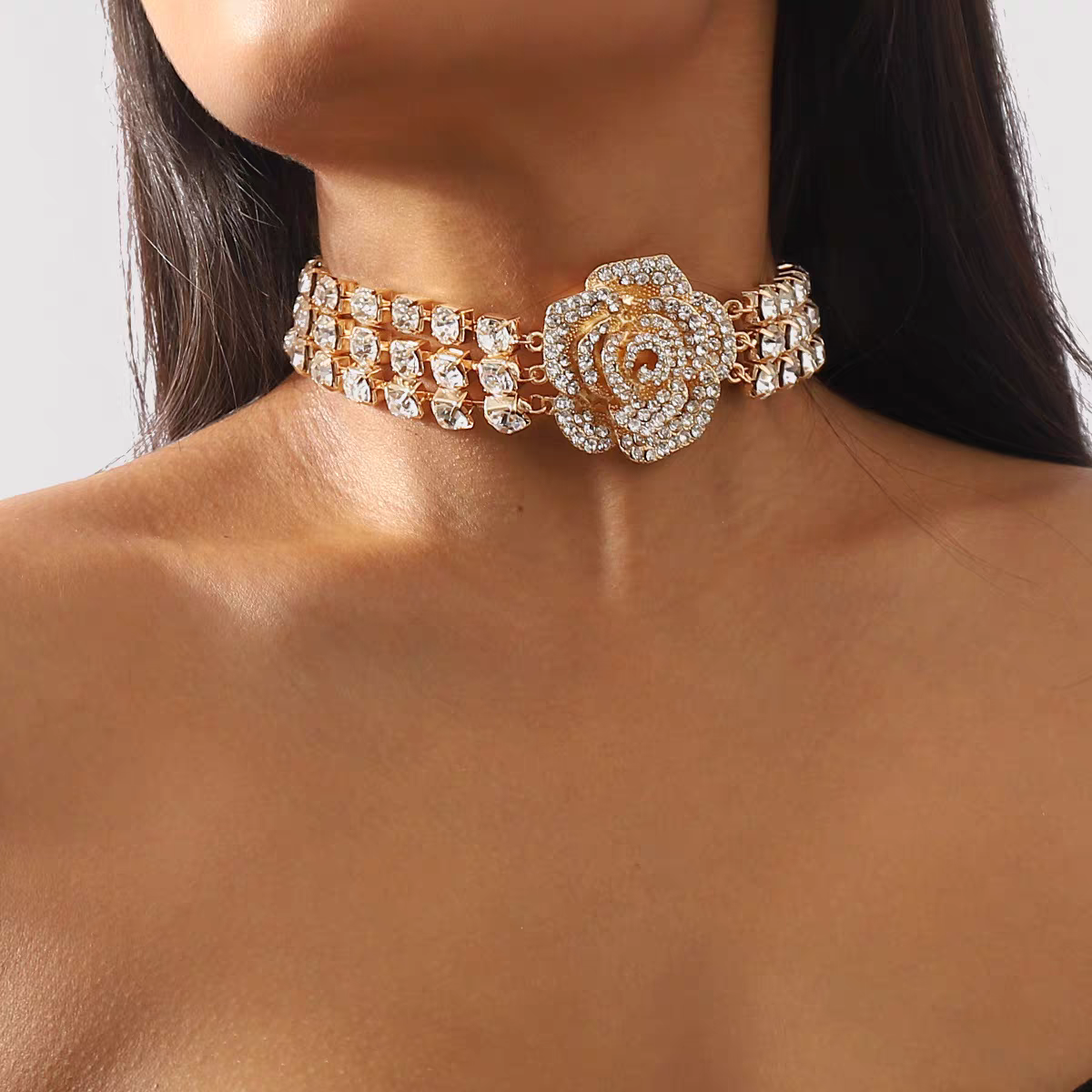 Full rhinestones setting rose three layer choker