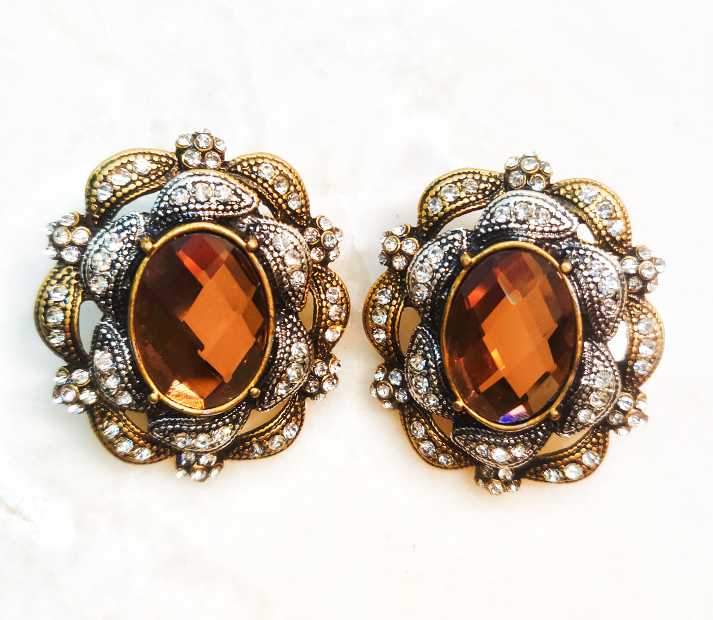 Elegant flower shape classic vintage style shining brown stone earrings