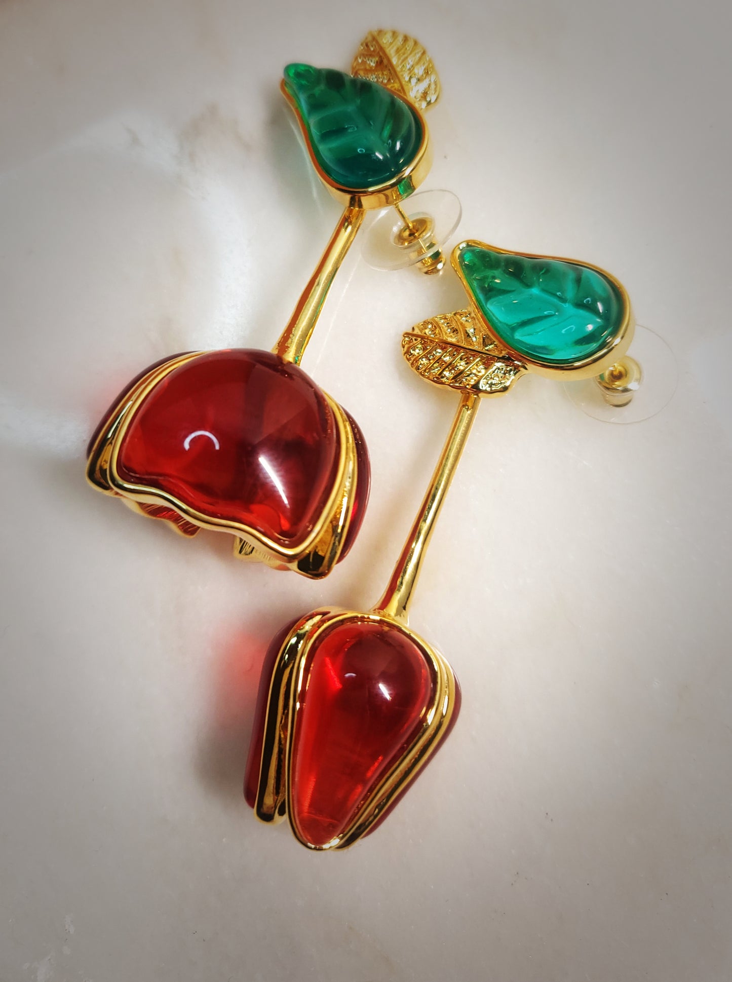 Asymmetry tulip red and green long earrings